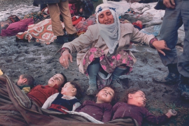 1983: Μητέρα βρίσκει νεκρά τα πέντε παιδιά της μετά από καταστροφικό σεισμό μεγέθους 7,1 βαθμών της κλίμακας Ρίχτερ.