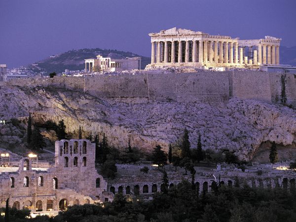 Παρθενώνας.  Χτίστηκε τον 5ο αιώνα π.Χ και αποτελεί μία από τις πιο αναγνωρίσιμες κατασκευές του κόσμου.