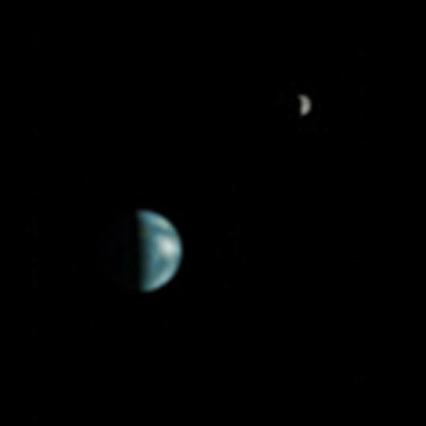 8/5/2003: Η Γη και η Σελήνη όπως φαίνονται από τον Άρη.