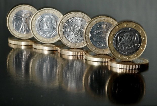 Νομίσματα από την Ιταλία, την Ισπανία, την Πορτογαλία, την Ιρλανδία και την Ελλάδα.